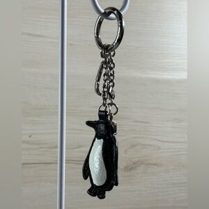 Adorable Penguin Keychain – Cute & Compact!